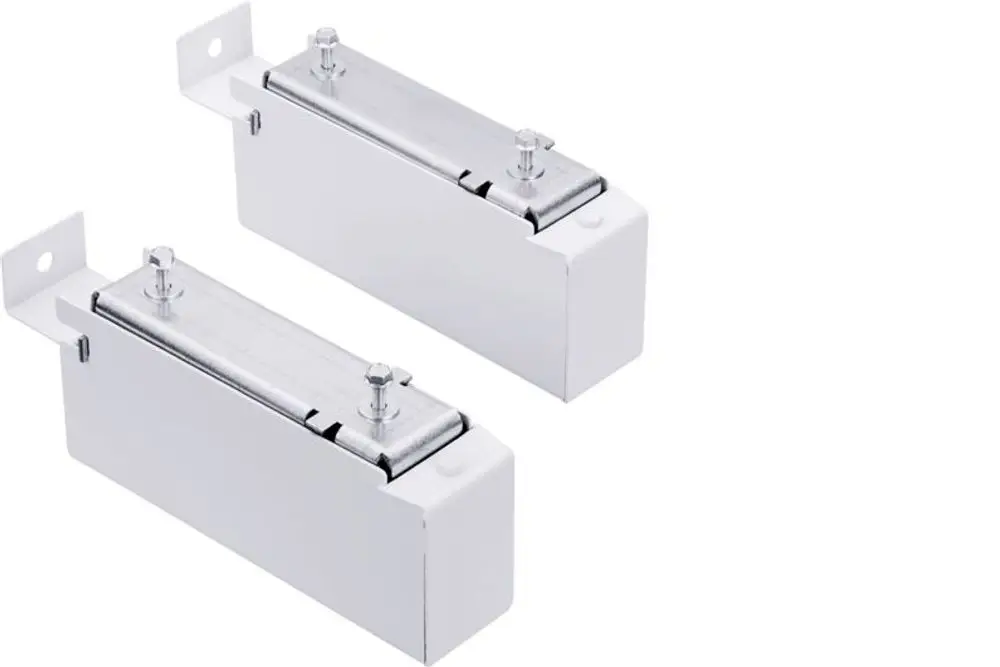 Produktbild: STIEBEL ELTRON Vario-Konsole ZWVK 2, 182102. Zwei weiße, quaderförmige Montagekonsolen mit silberfarbenen Befestigungselementen auf weißem Hintergrund.